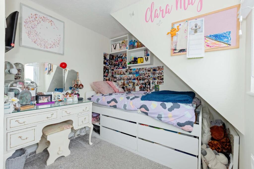 2 Sussex Close_2.JPG
