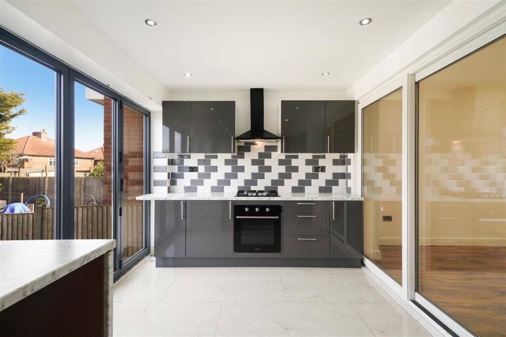 34 Whitton Avenue East - AYRL2s1pBH3nZzjws0se.jpg