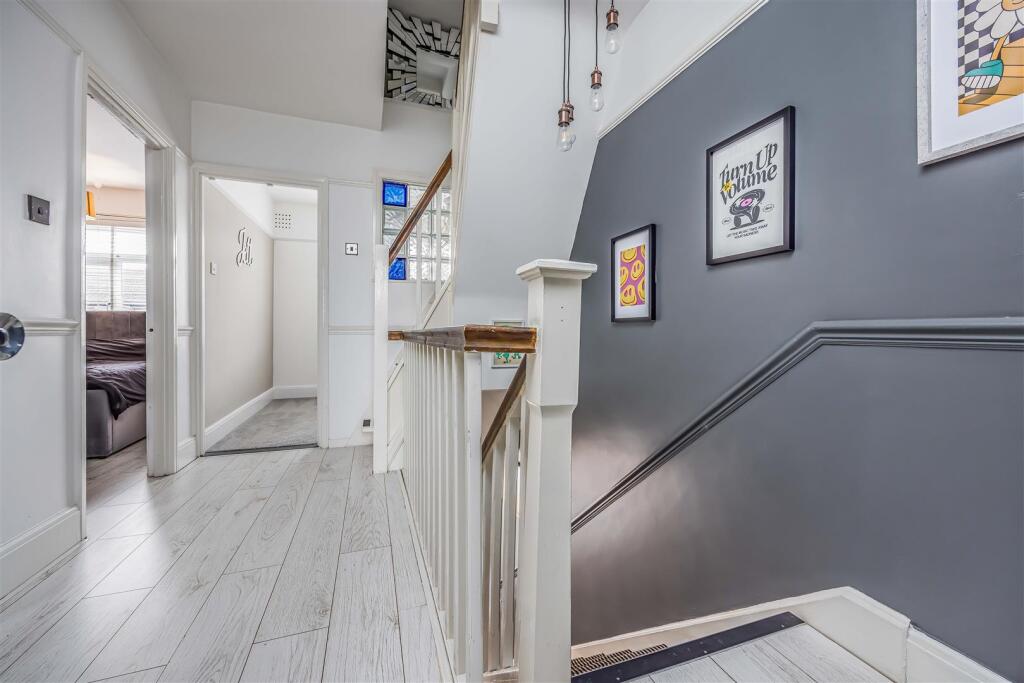 177 Hawthorn Crescent, Cosham-Small-PorticoMarketi