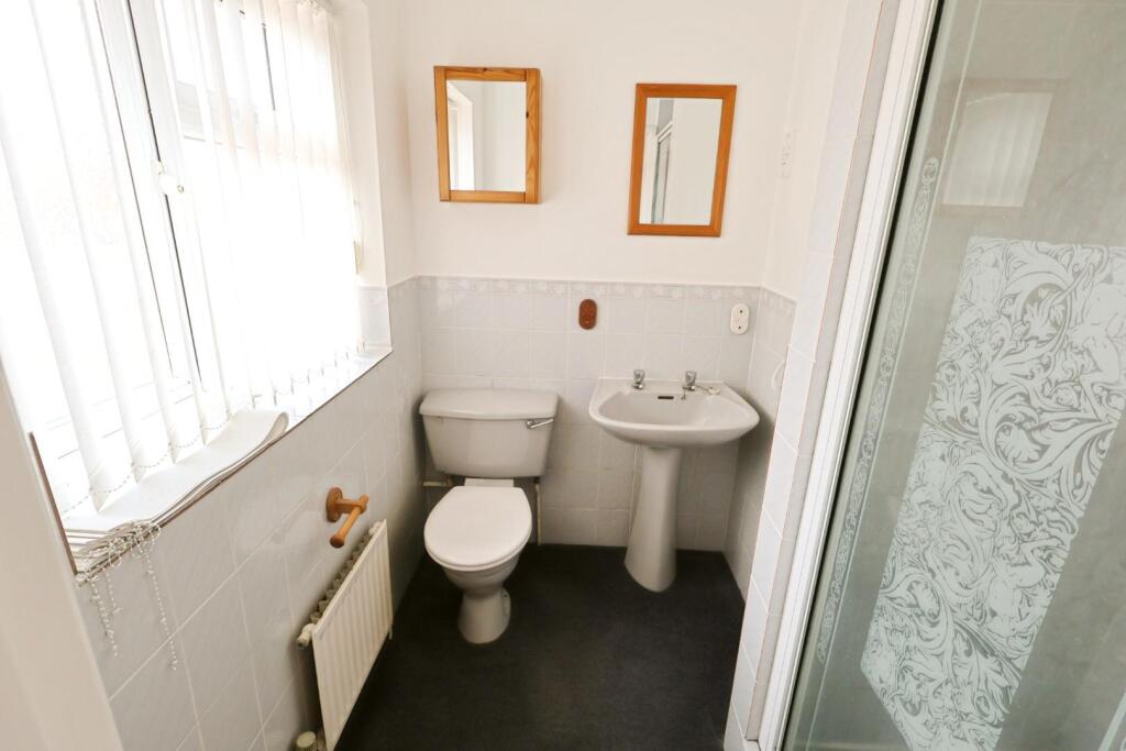 EN SUITE SHOWER ROOM