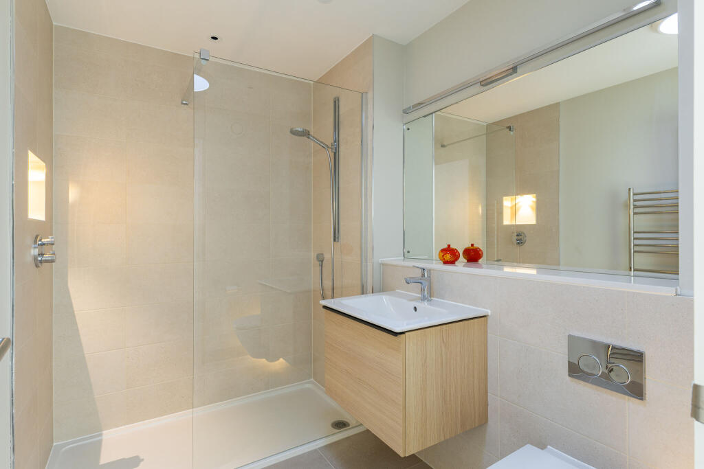 Guest Bedroom En Suite Shower Room