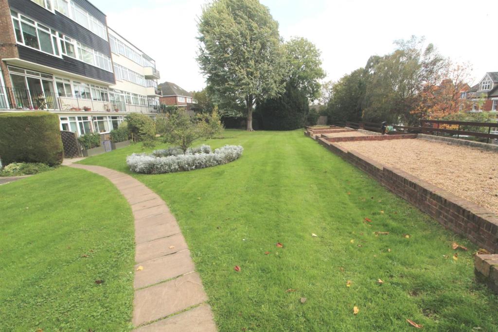 communal gardens edit.jpg