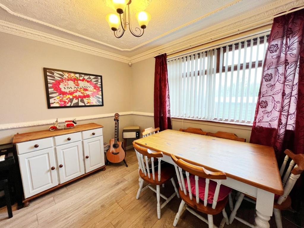 Dining Room 1.jpg