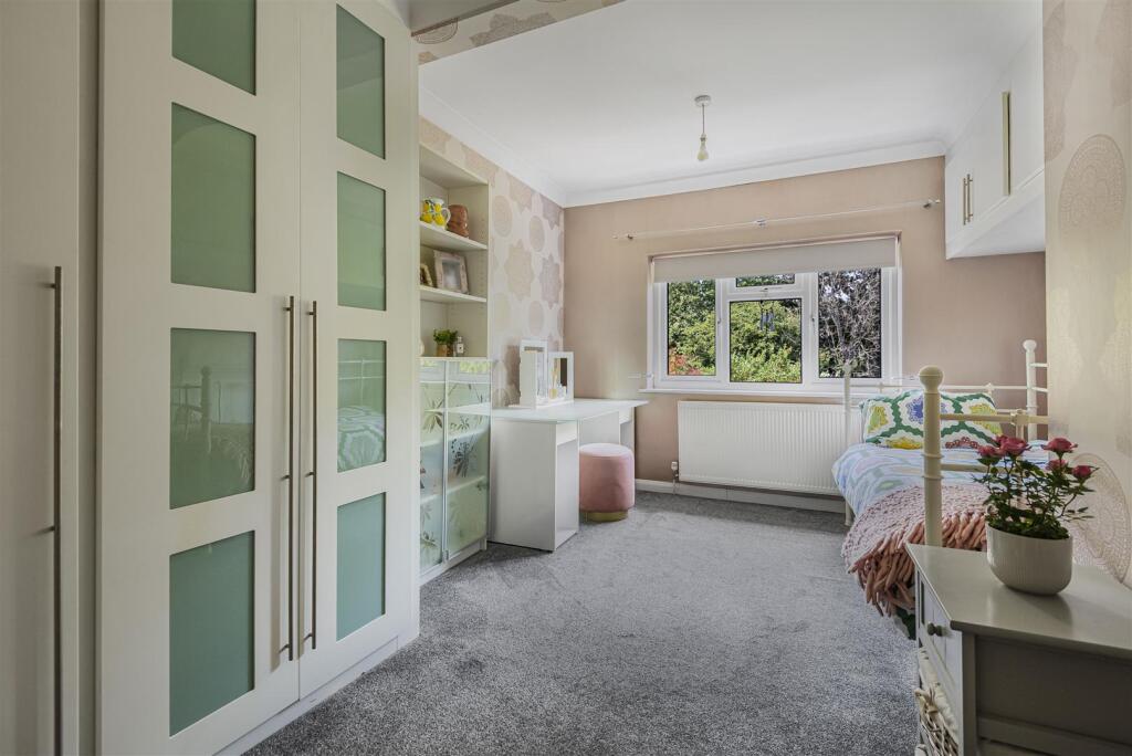 BEDROOM 2