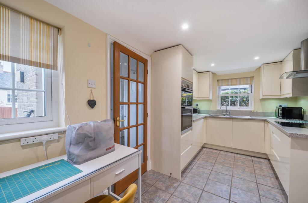 1395366-18-695e54...