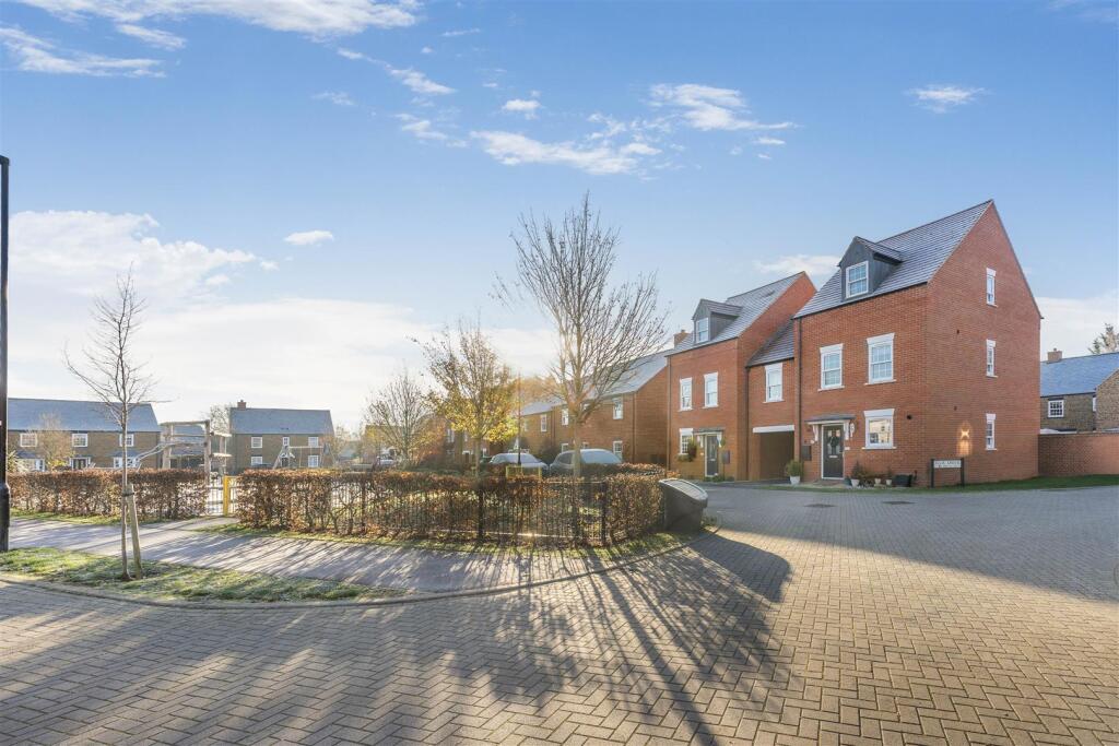 26 Flux Drive, Deddington-4.jpg