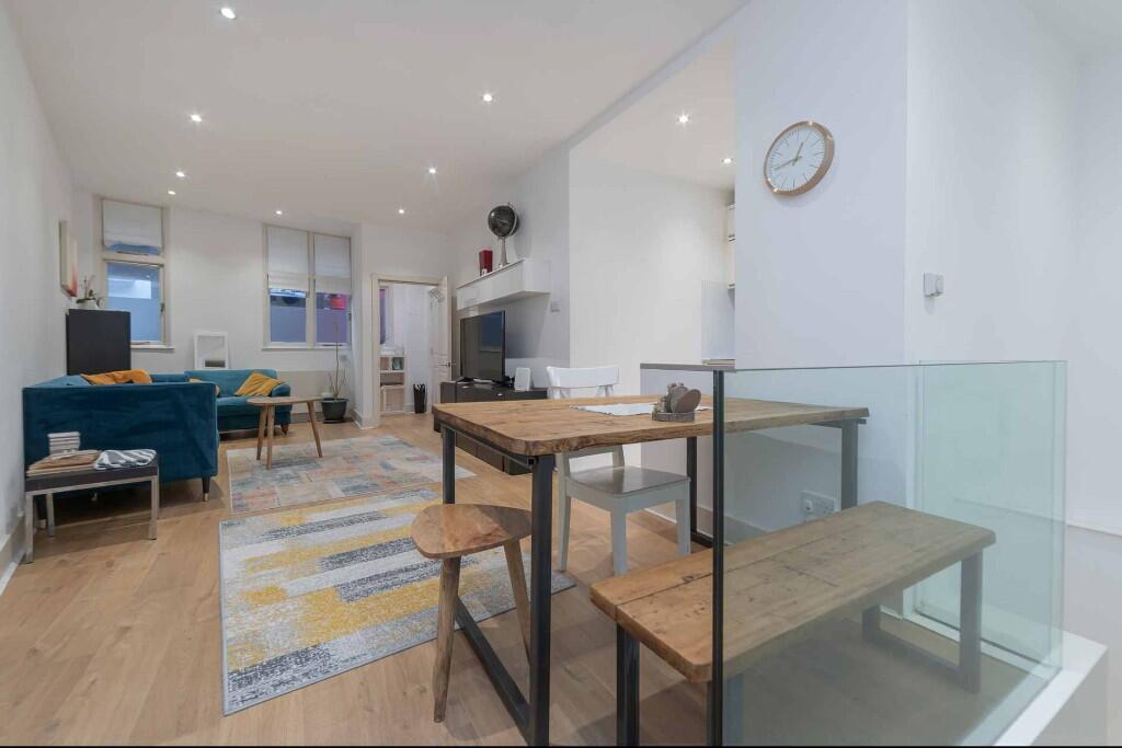 Rathbone Street, London, W1T