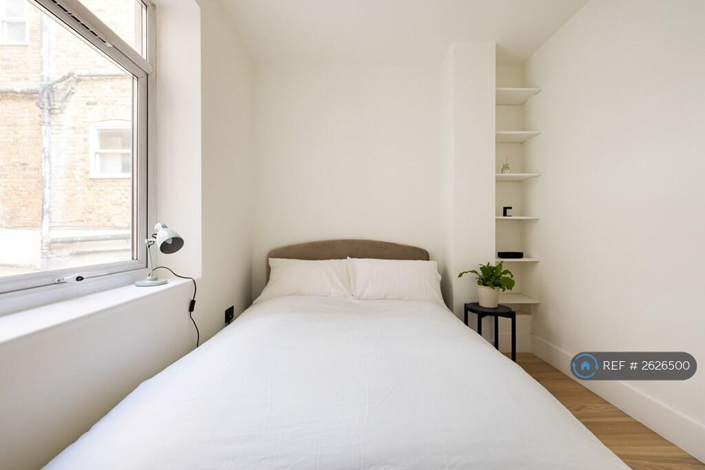 Bedroom 2 - Luxury Double Bed 