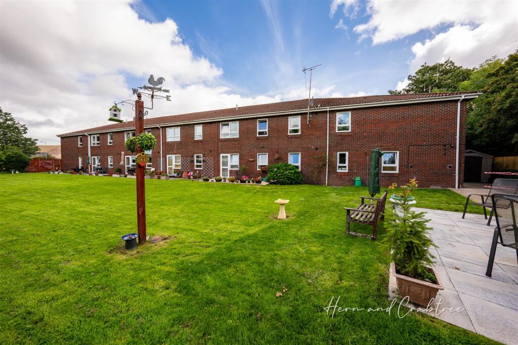Restway Court, Danescourt, HernCrabtree (26).jpg