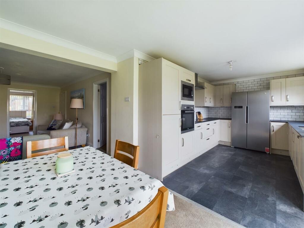 Lounge / Dining Kitchen