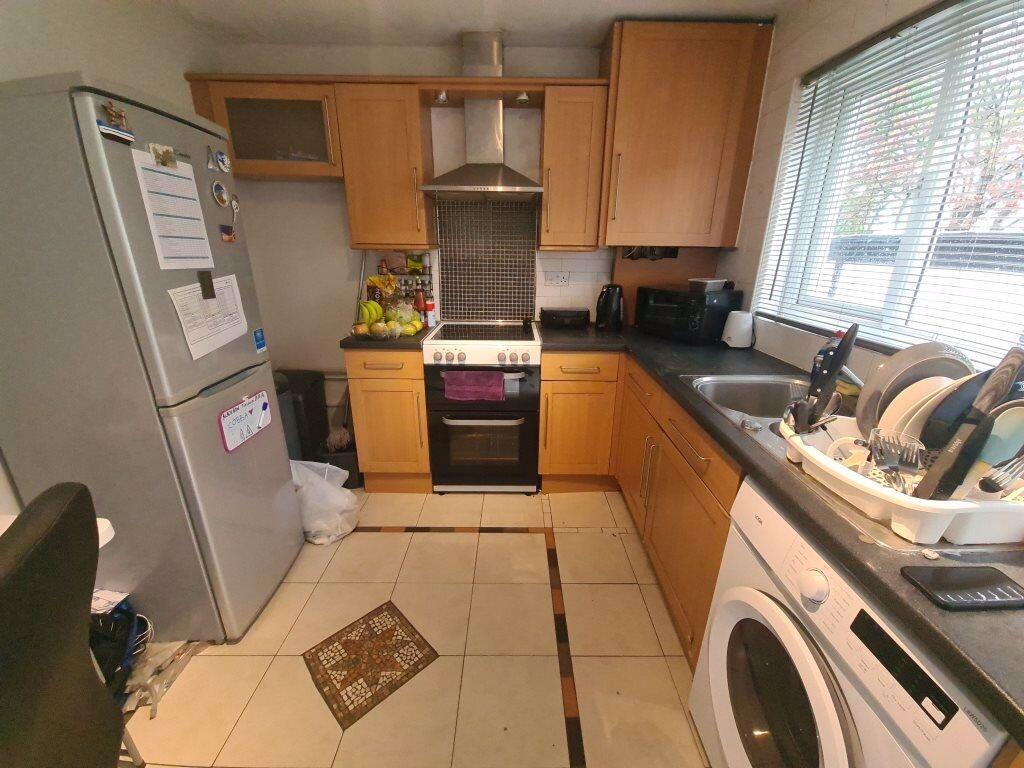 Bright, modern kitchen with wood-effect cabinet...