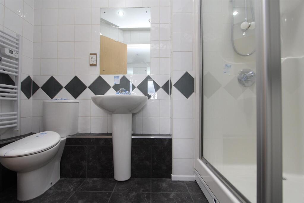Ensuite.JPG
