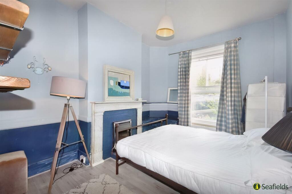 Bedroom 1.jpg