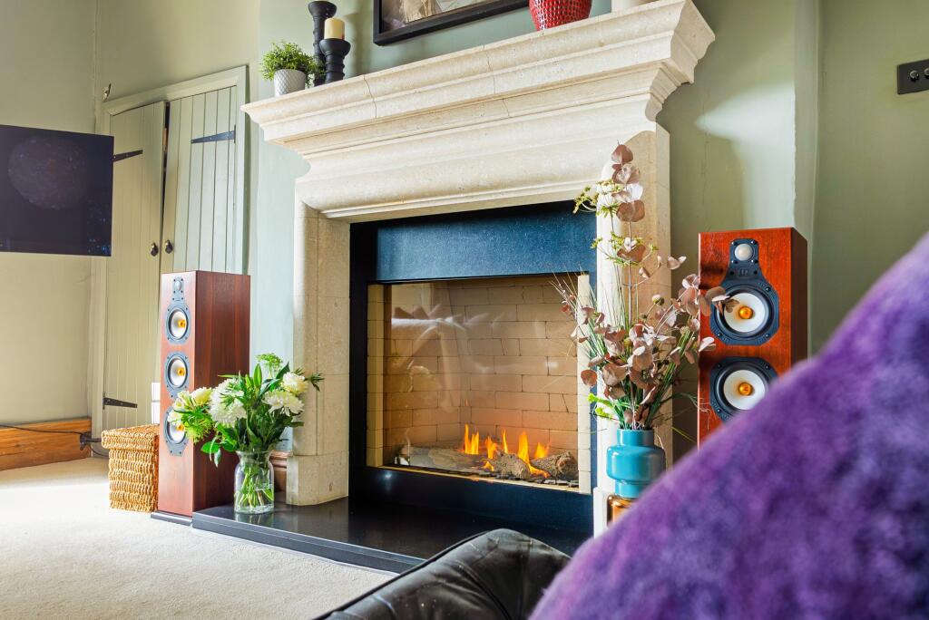 Contemporary gas fire
