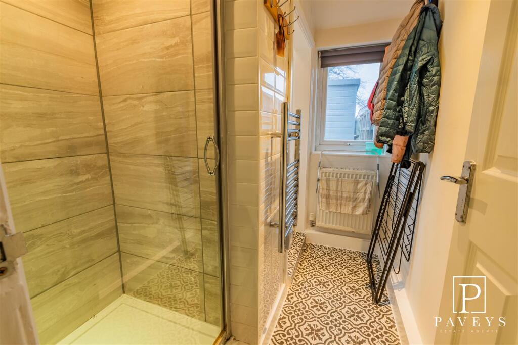 SHOWER ROOM &amp; CLOAKROOM