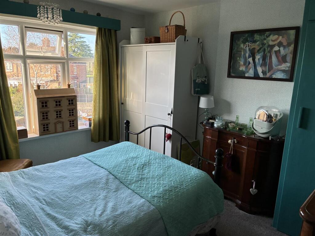 BEDROOM Q