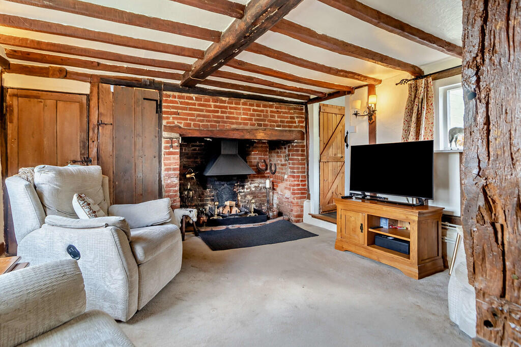 8618375-interior1...