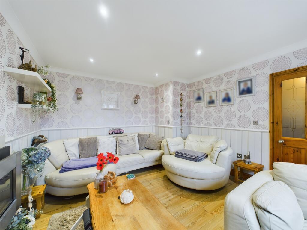 CAM02023G0-PR0121-STILL008