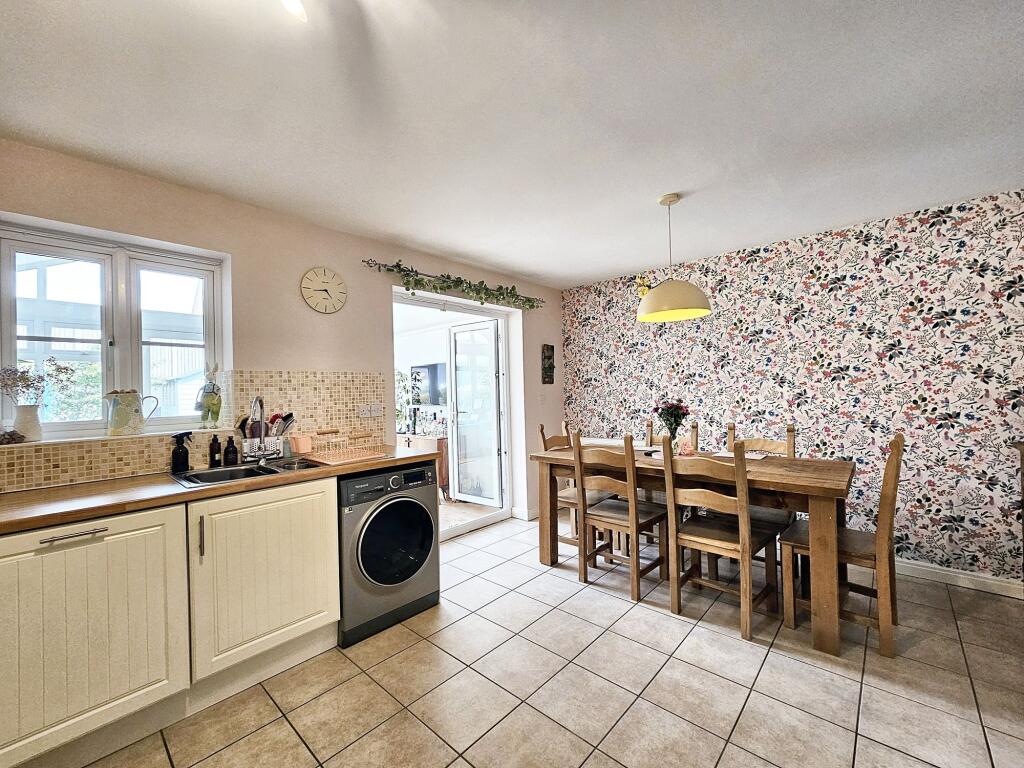 Kitchen dining room
