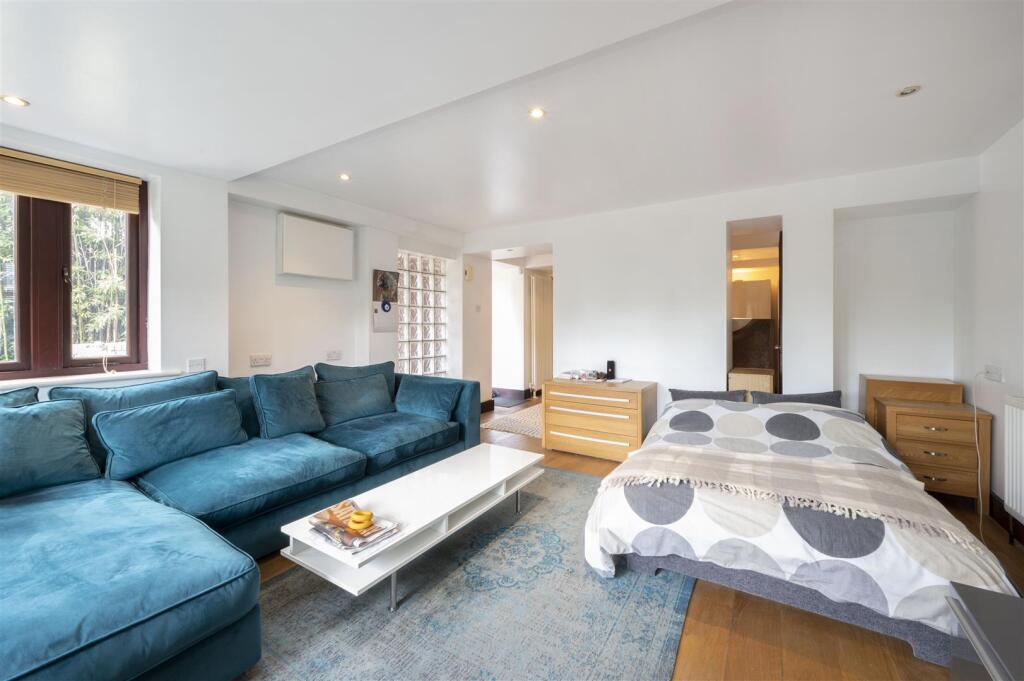 30 Cottenham Park Road,59.jpg