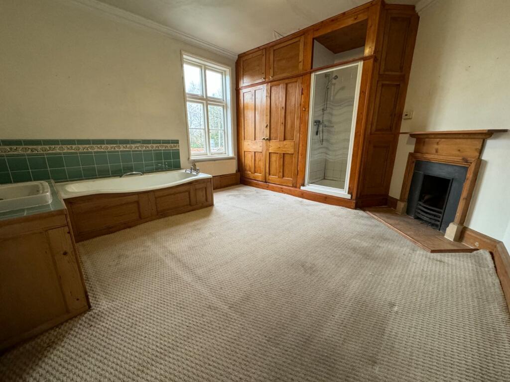 1st Floor Bathroom