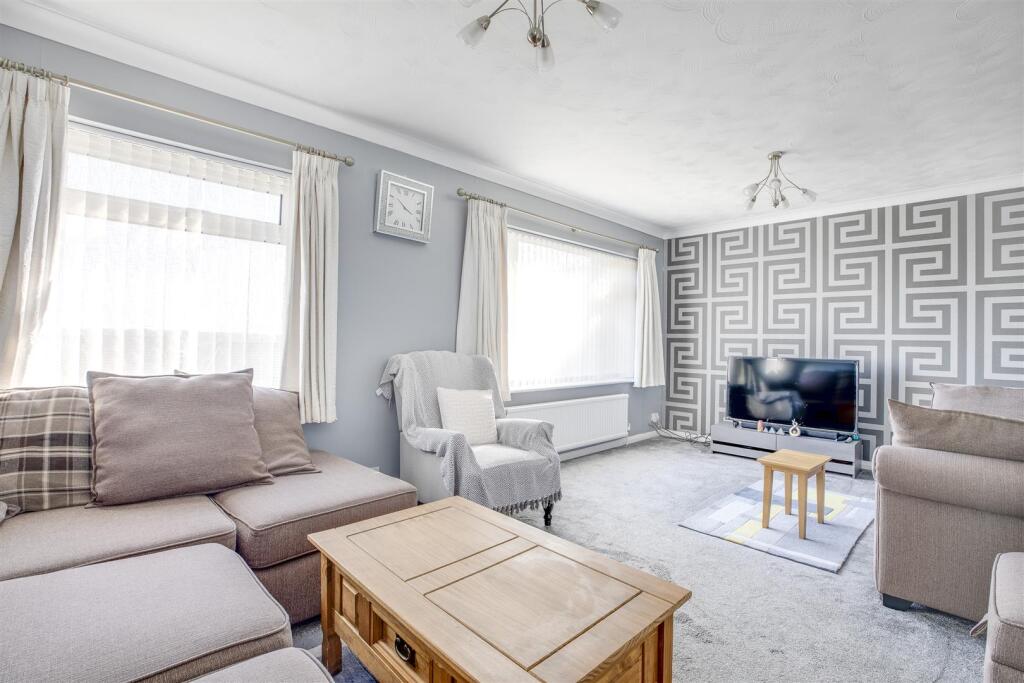 24 Curlew Close, HP13 5JY-6.jpg