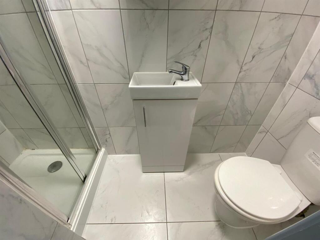 Ensuite Shower Room 3