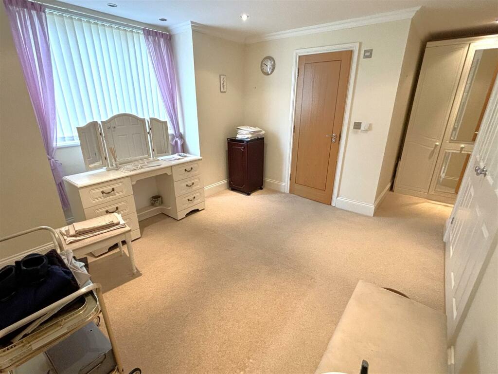 Bedroom 1 (2).jpeg