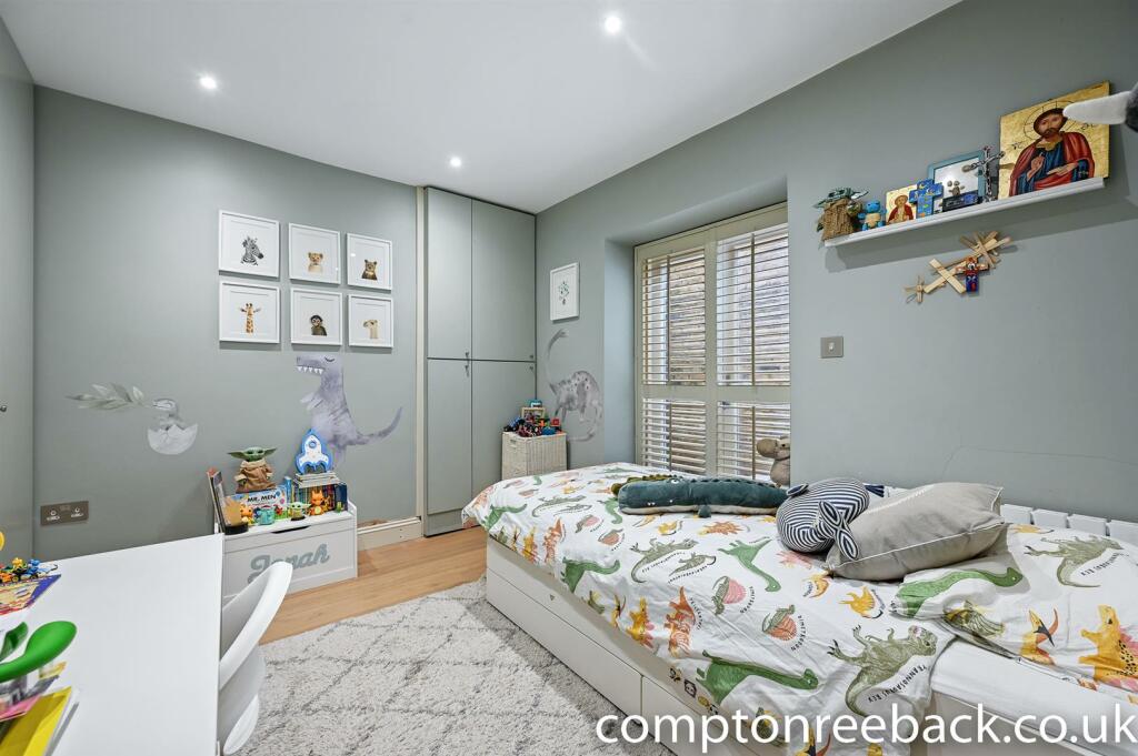 CR - 19a Sutherland Avenue - BedroomB3 (1).jpg