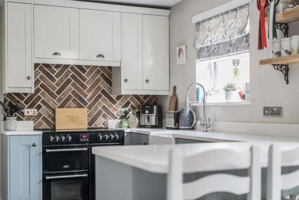 1343268-7-68a5fe3...