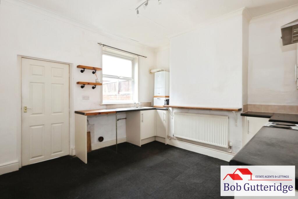 FITTED KITCHEN / DINER