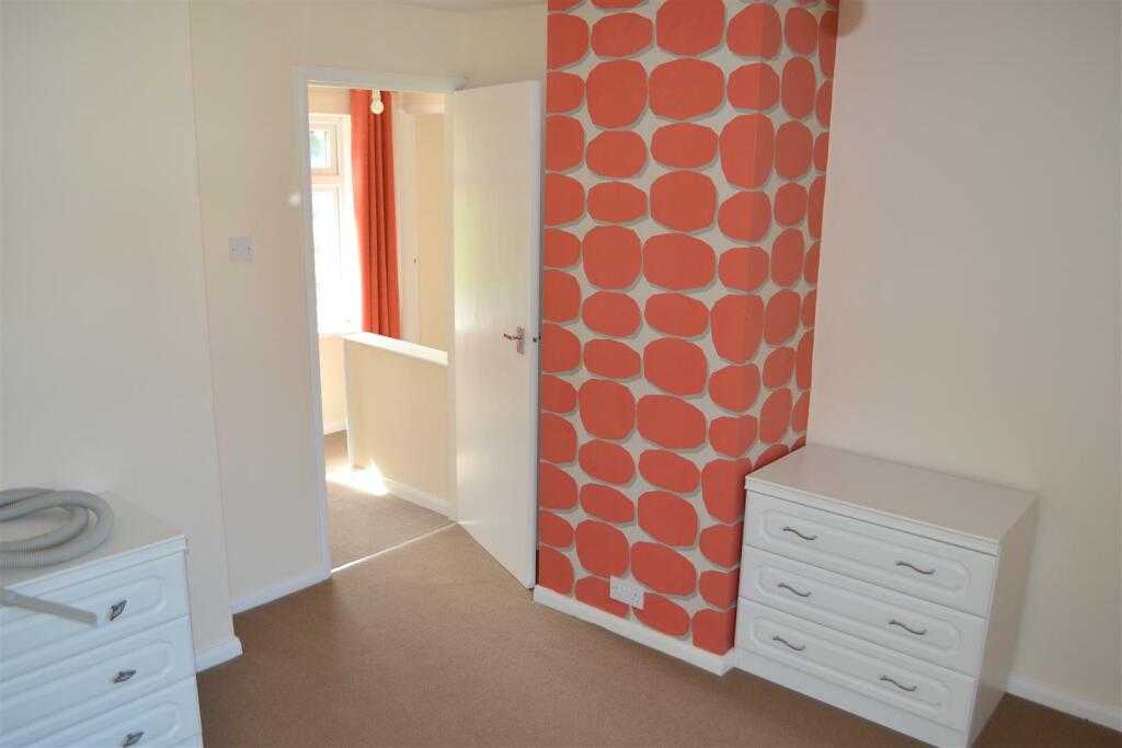 Bed 3.JPG