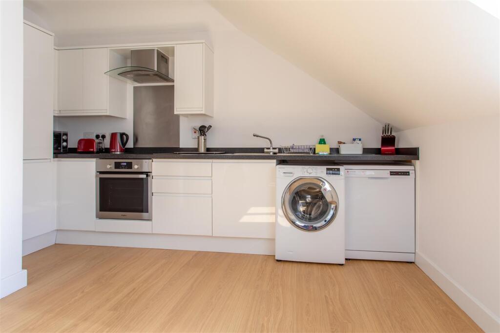 Kitchen2.jpg
