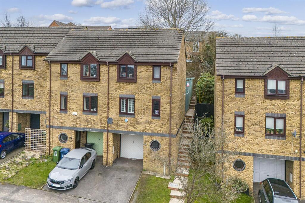 86 Garratts Way, HP13 5XZ-2.jpg