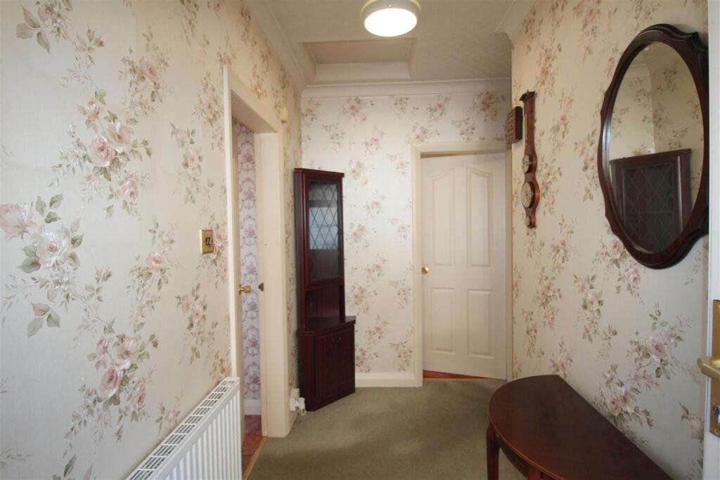 Boston Road, Hall.JPG