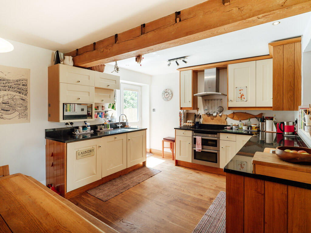 Kitchen / Dining Area