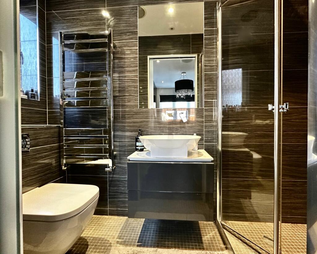En-suite to Bedroom Two