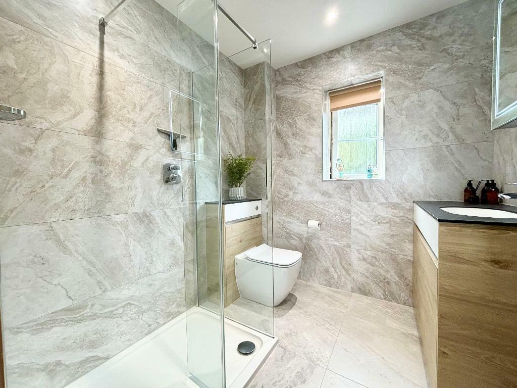 En-Suite To Bedroom 1