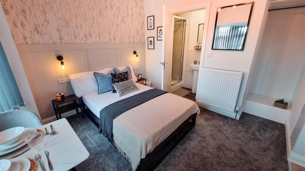 26. Room 4.jpg