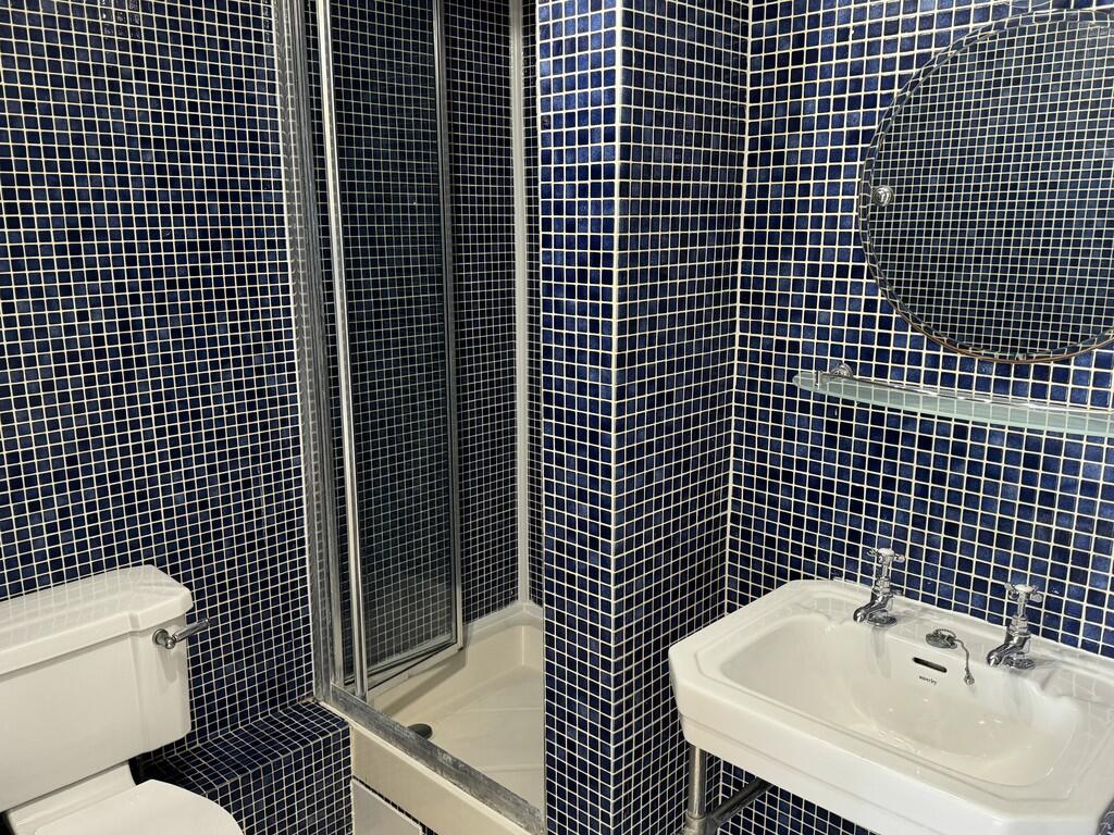 En-suite to bedro...