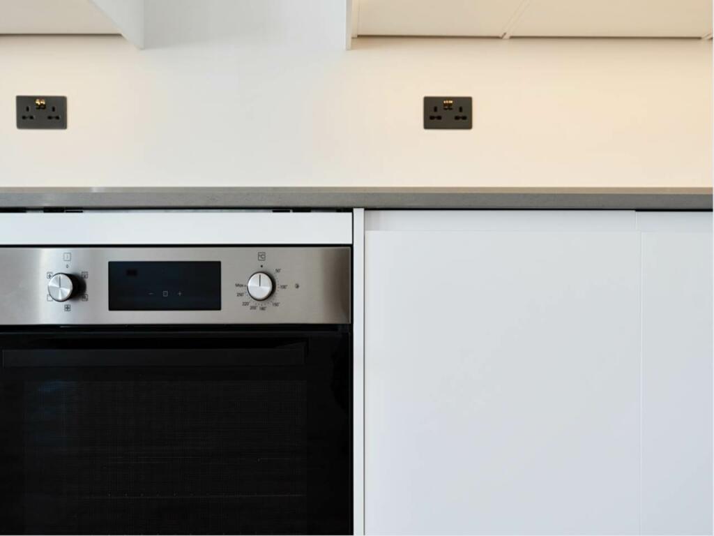 flat 7 - oven