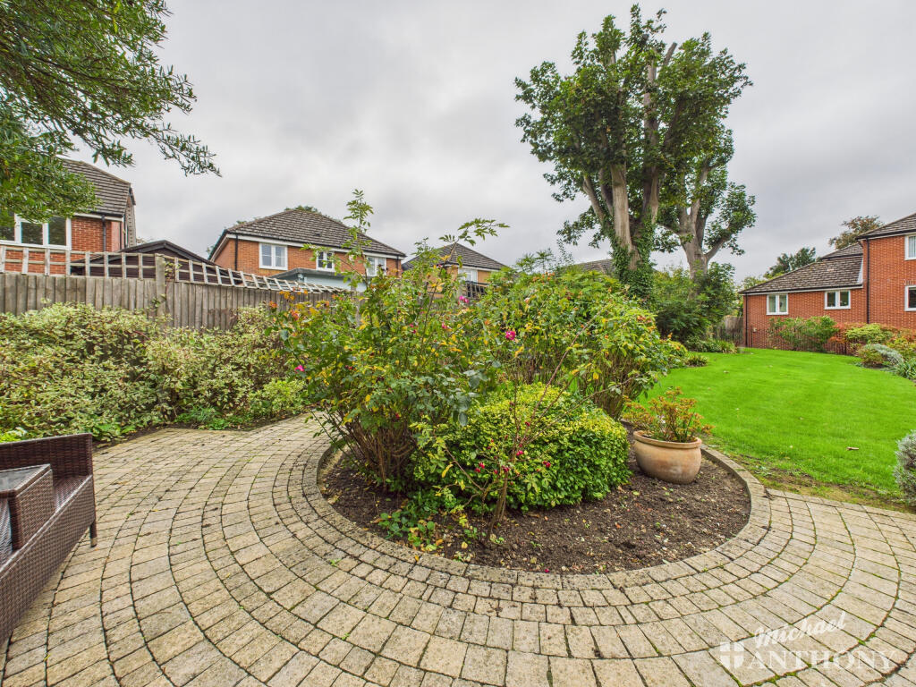 CAM03852G0-PR0447-STILL014