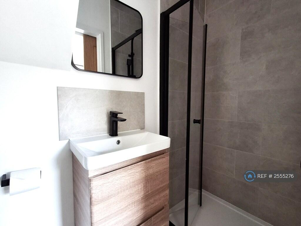 Bedroom 2 Ensuite
