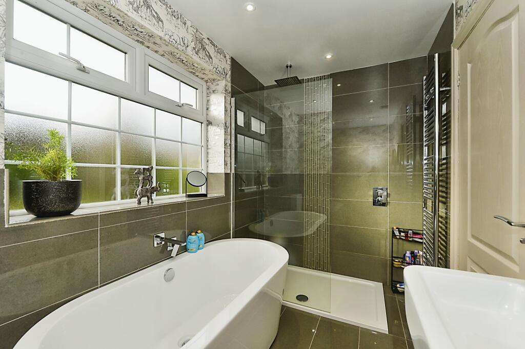 En-Suite Bathroom