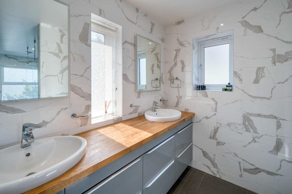 En-Suite to Bedro...