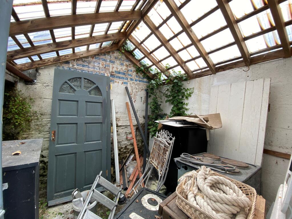 Outbuilding/Potential Studio