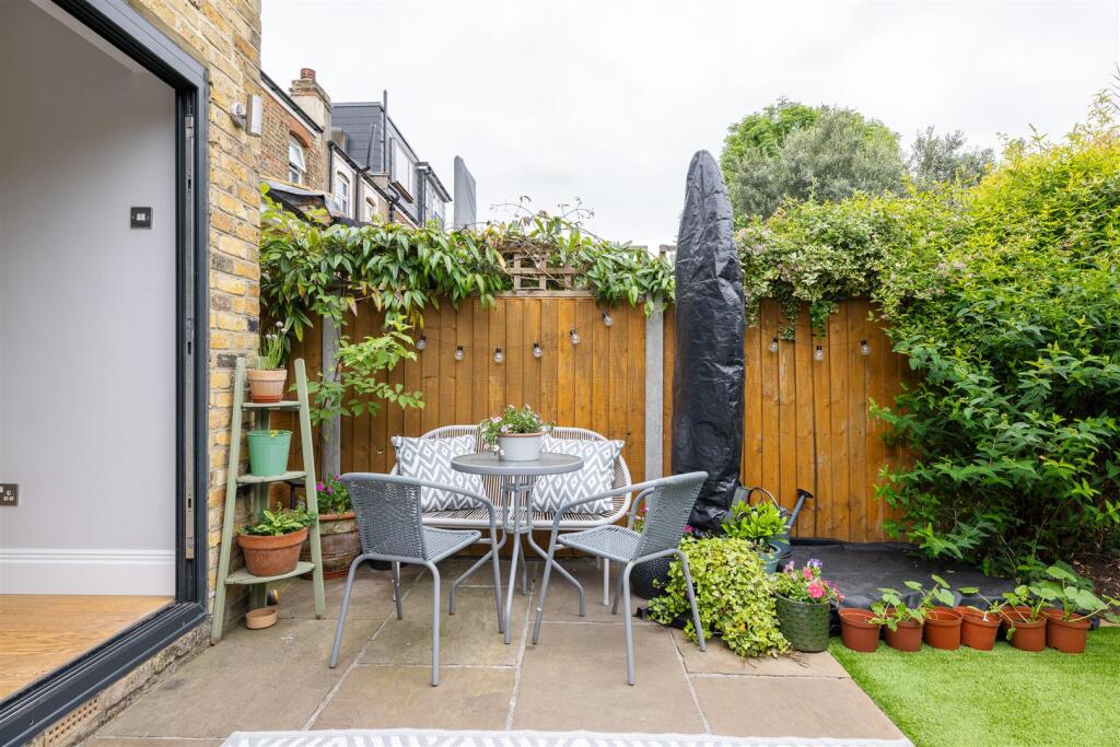 Pasquier Road, E17