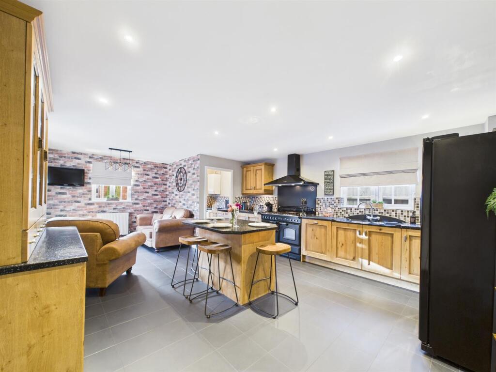 Kitchen/Living Area