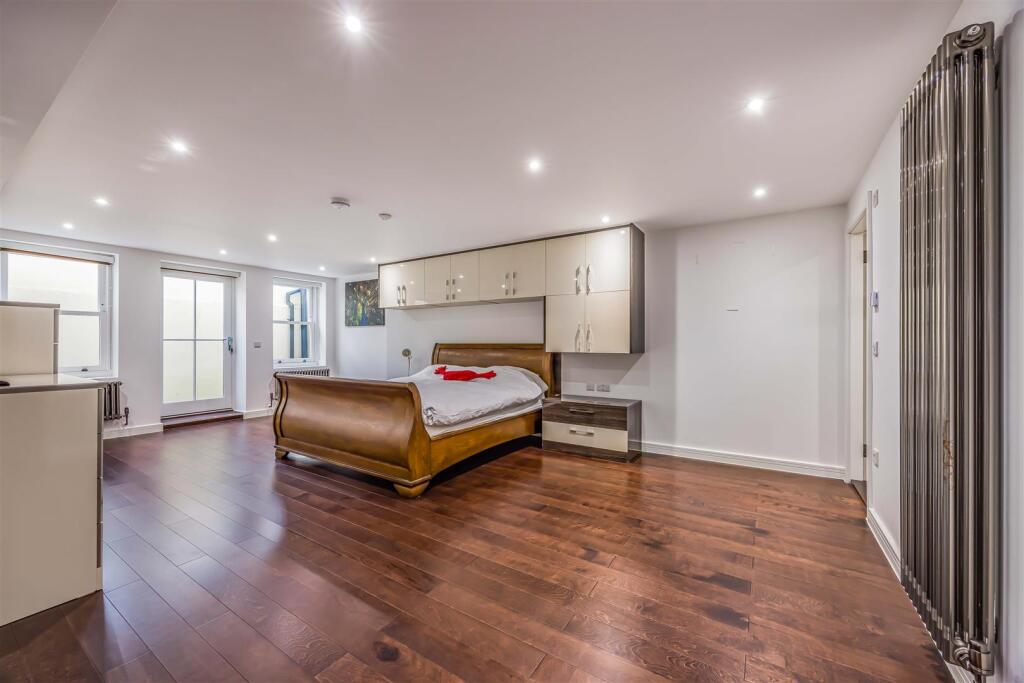 Apartment B, Clearwater Apartments, South Parade, 