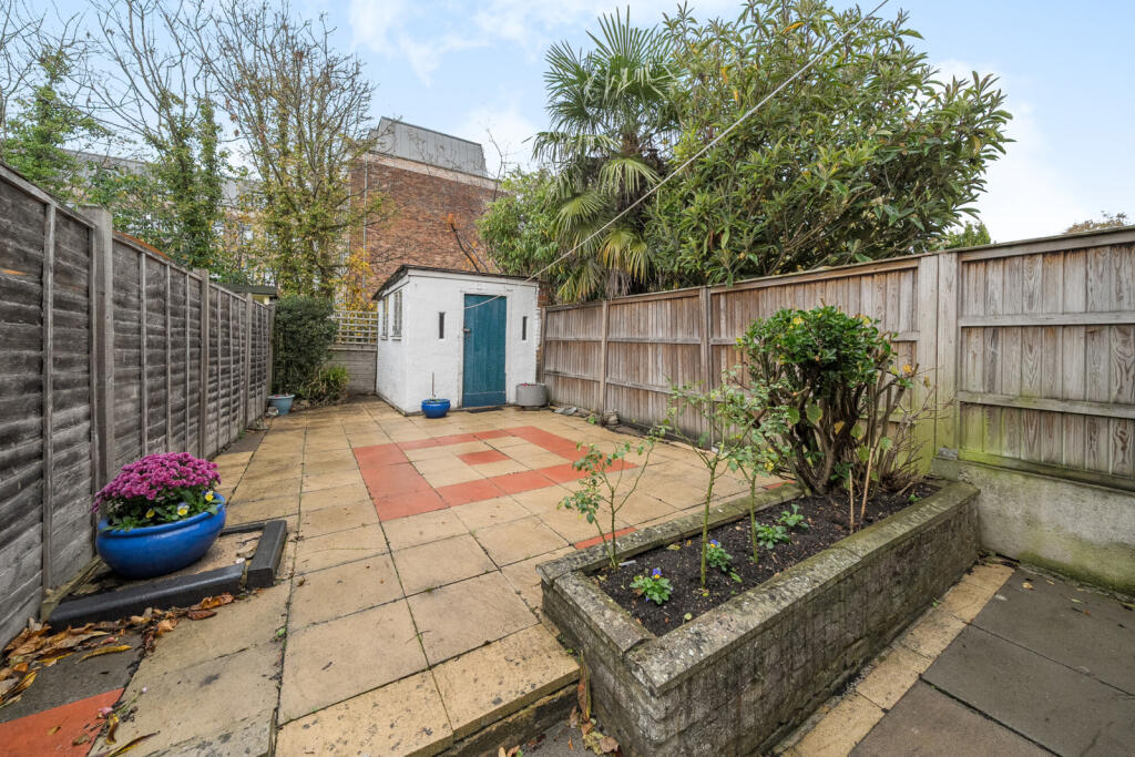 1376653-5-690c749...